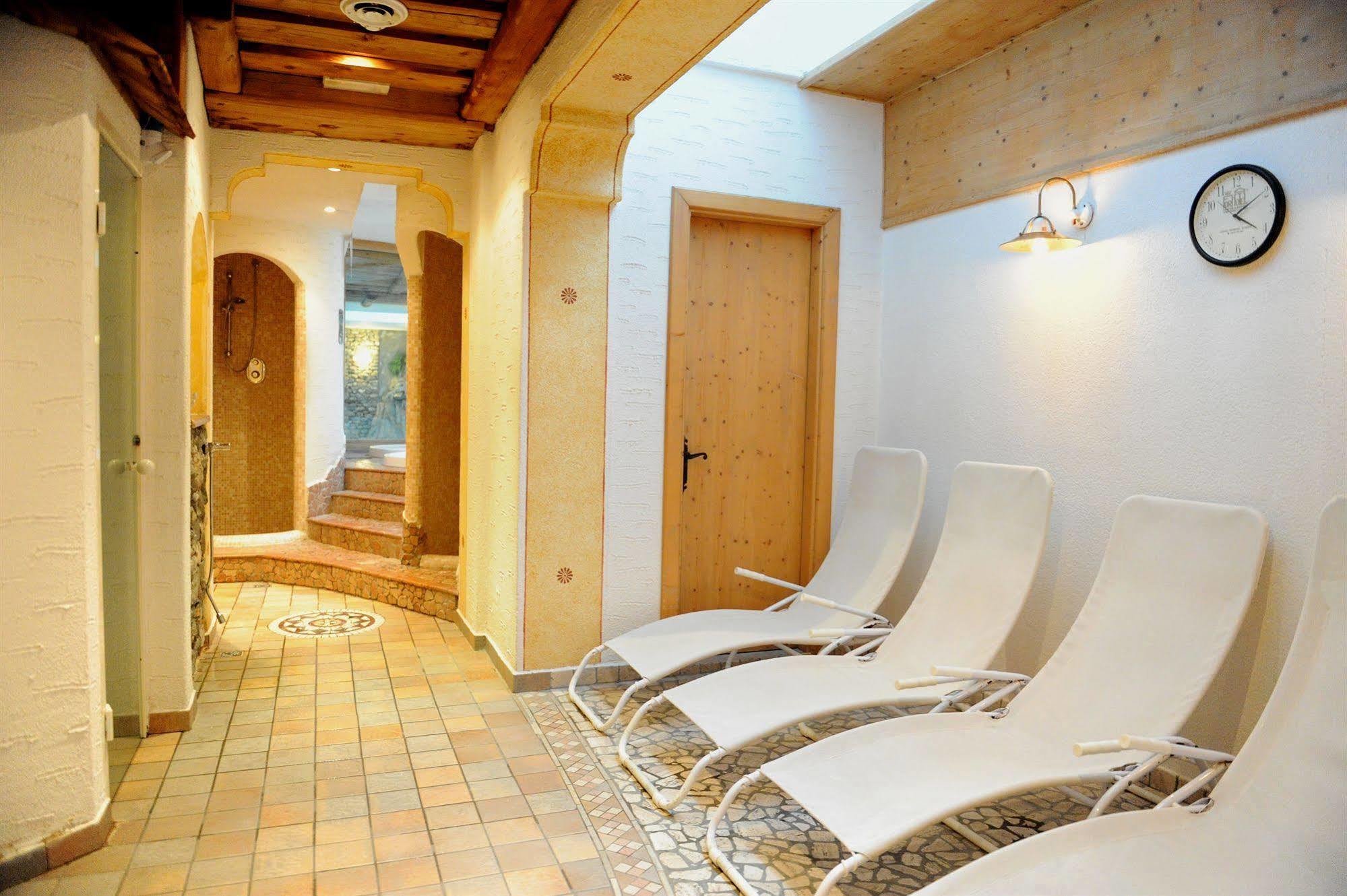 Hotel Helvetia Livigno Exterior foto